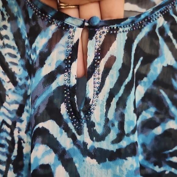 Chicos Abstract Print Top in sheer material And Beading Small Career office - Picture 3 of 10